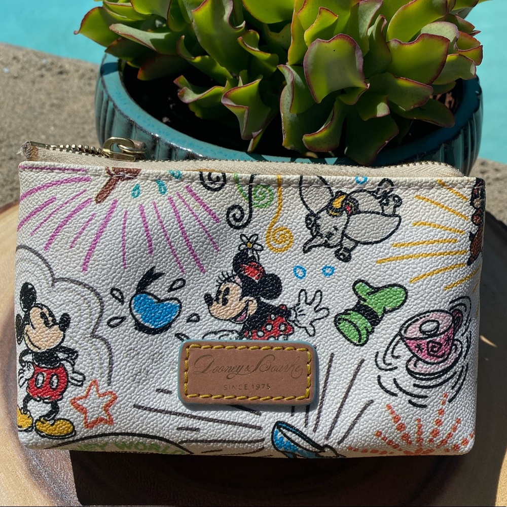 ✨Dooney & Bourke Disney Sketch Cosmetic Bag✨